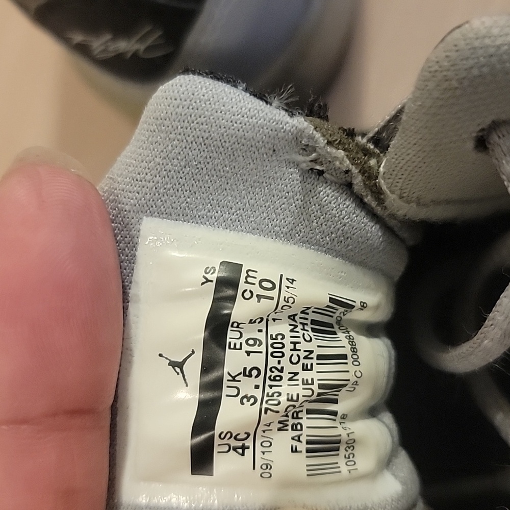 Air Jordan Flight Sneakers -Kids EUC - Picture 2 of 5